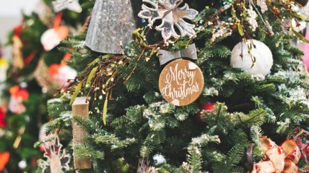 Using Personalized Christmas Ornaments to Create Special Memories for Your Family