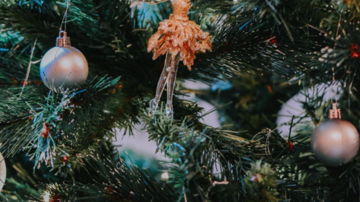 How Artificial Christmas Trees Can Boost the Love between Boyfriends and Girlfriends