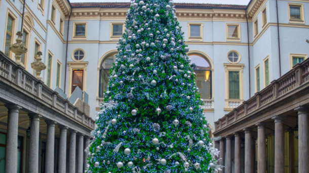 How to Create a Magical Garland Christmas